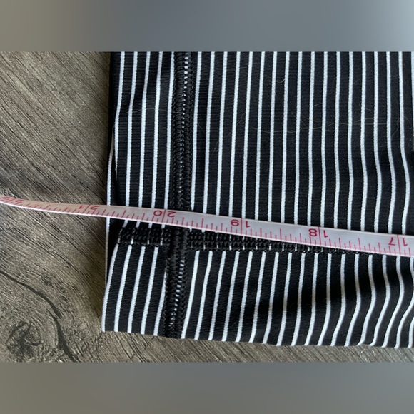 NWOT Lululemon Wunder Under Crop 21” size 10 - Picture 7 of 7